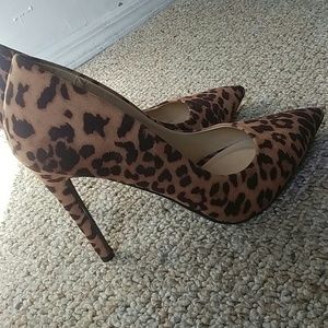 Leopard Pointed Pumps